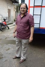 Farooq Sheikh at Photo shoot with the cast of Club 60 in Filmistan, Mumbai on 7th Aug 2013 (29).JPG